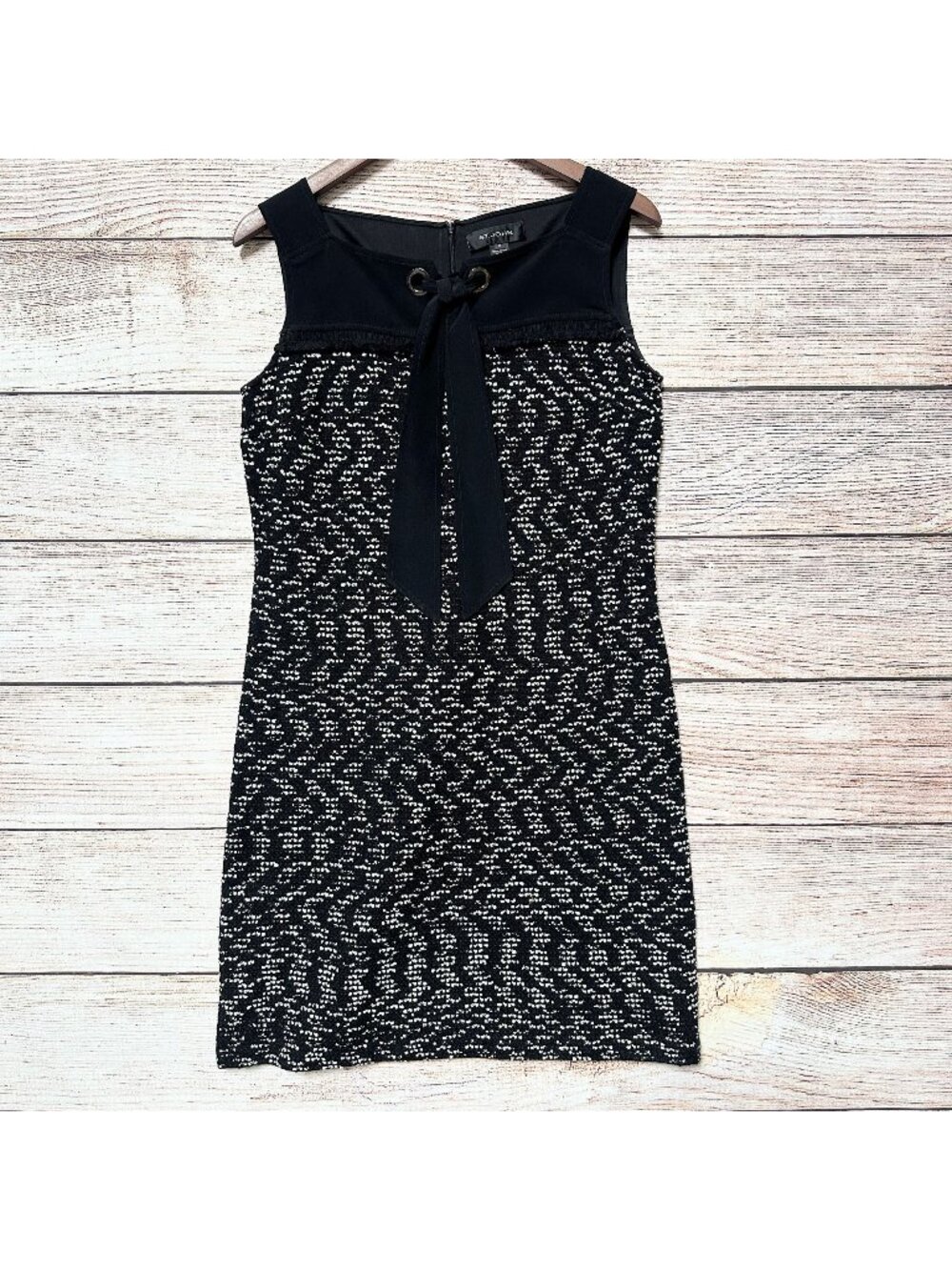 St. John Liya Dress Womens Black White 10 Tweed Knit Shift Sleeveless Silk Bow